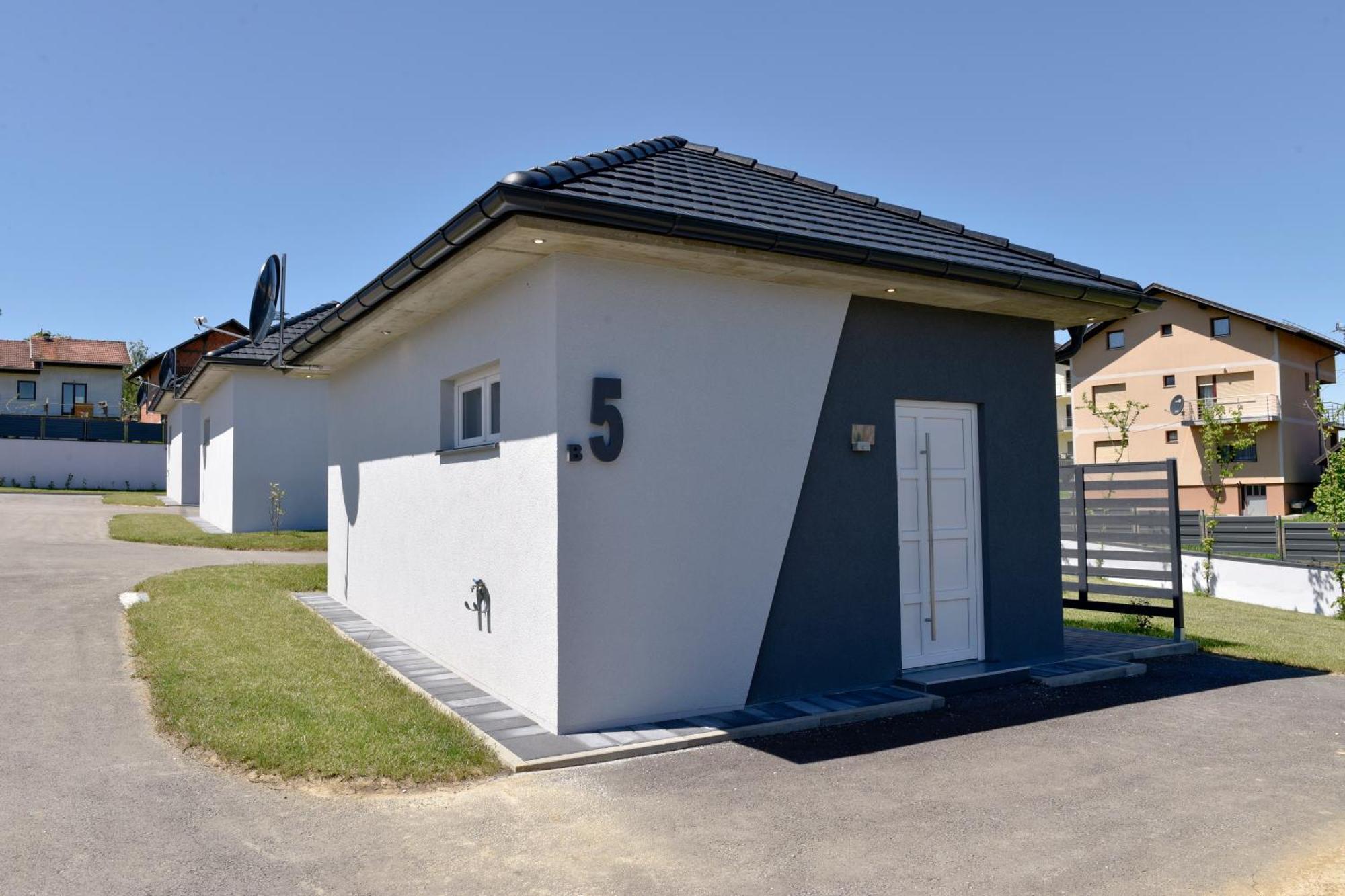 Apartmani I Bungalovi Trojka Banja Luka Phòng bức ảnh