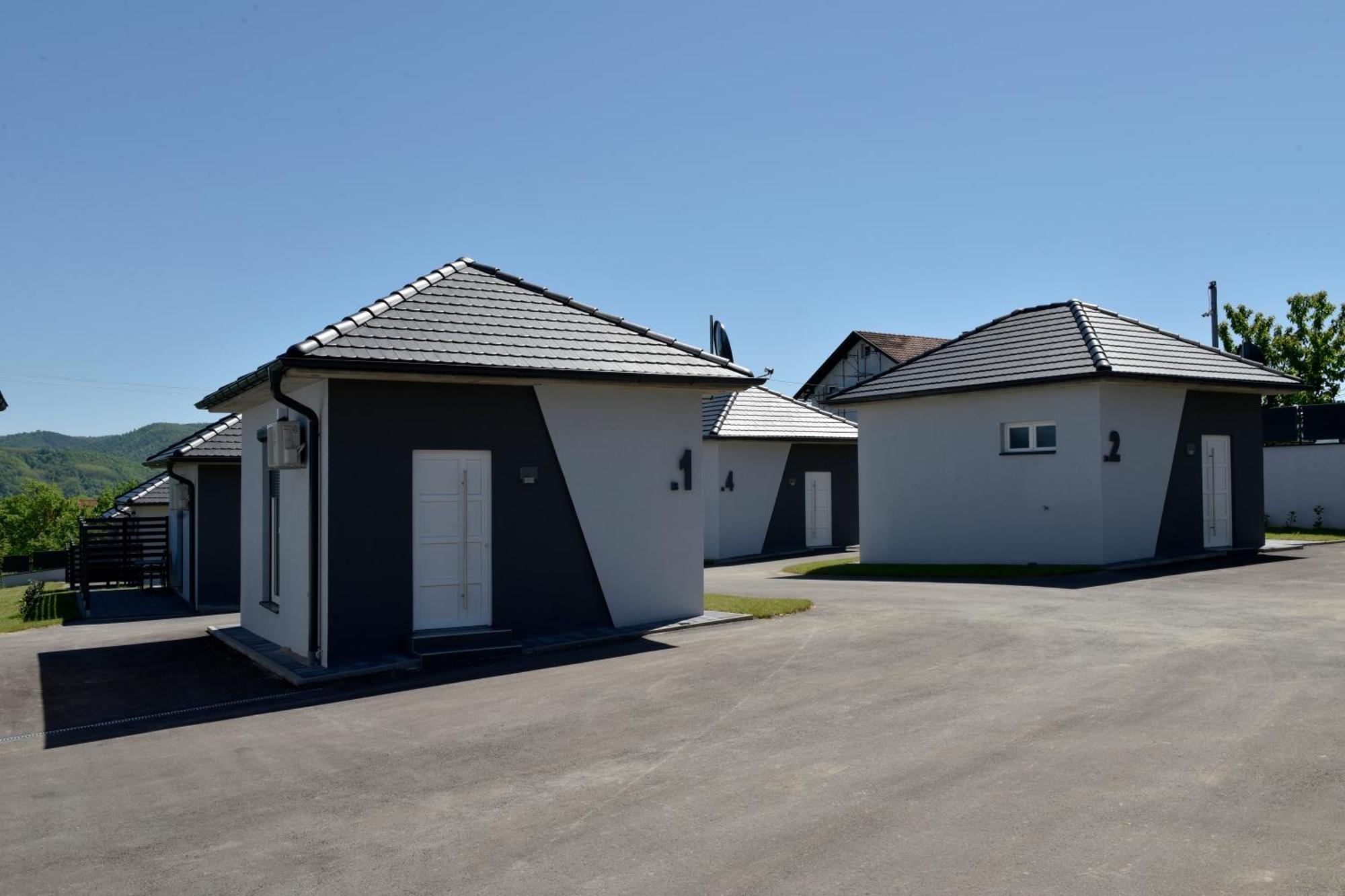Apartmani I Bungalovi Trojka Banja Luka Phòng bức ảnh