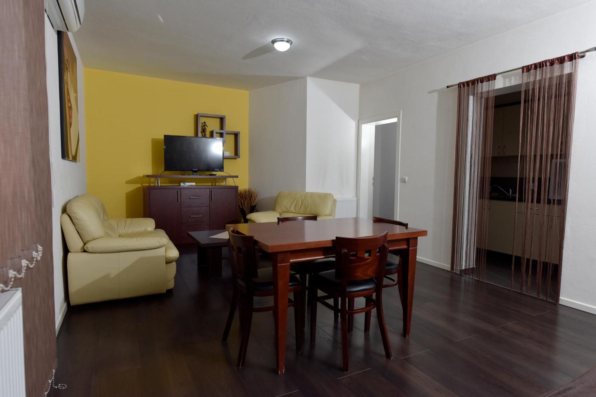 Apartmani I Bungalovi Trojka Banja Luka Phòng bức ảnh