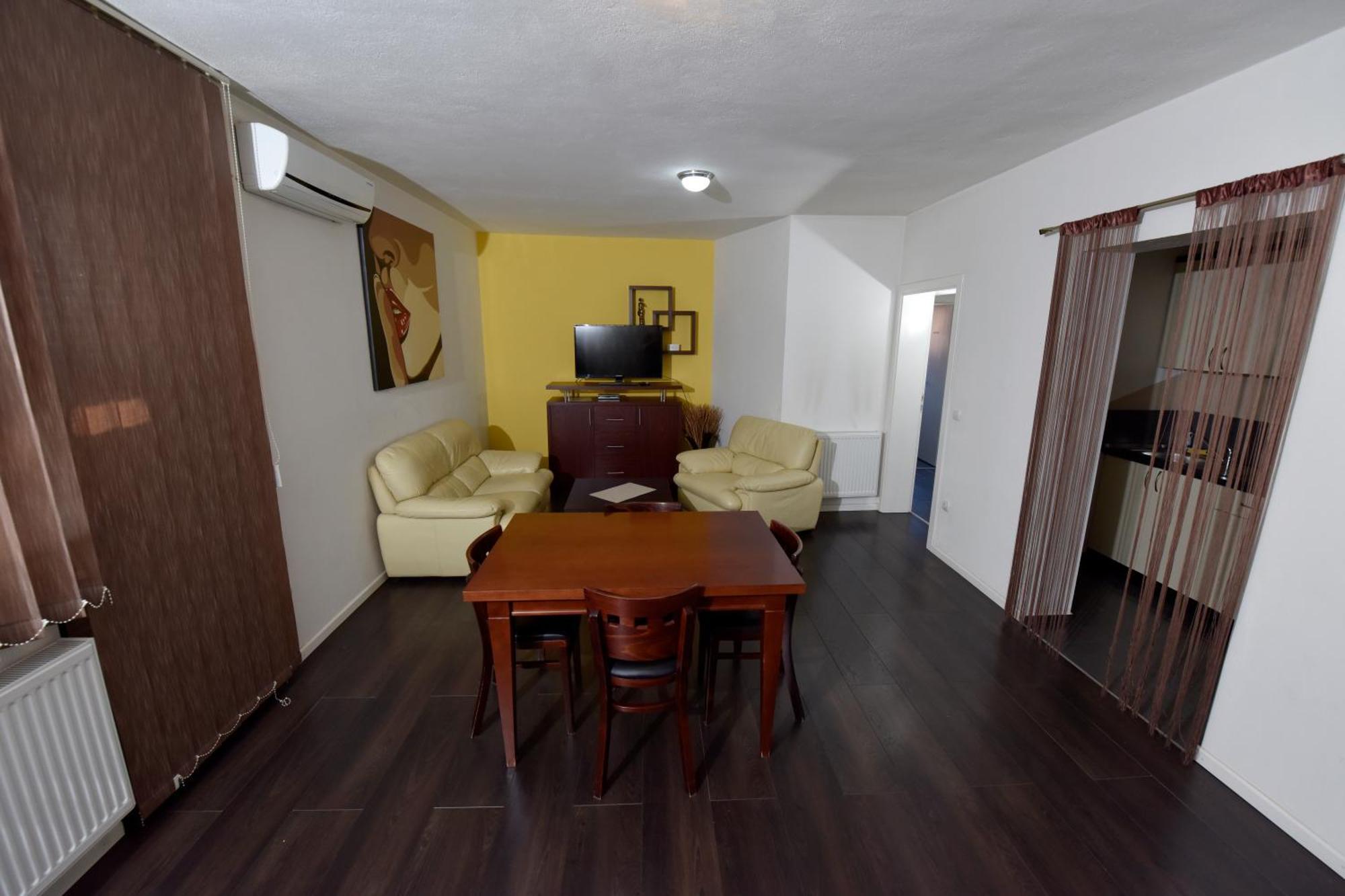 Apartmani I Bungalovi Trojka Banja Luka Phòng bức ảnh
